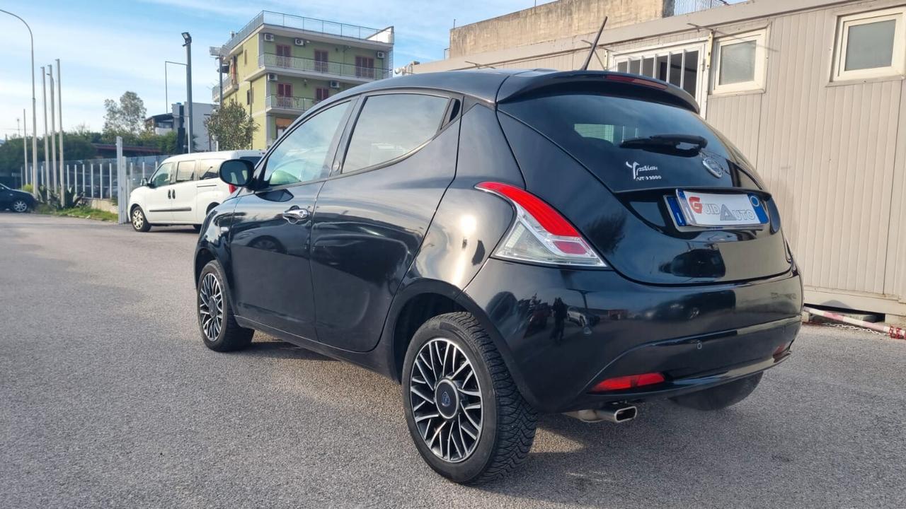 Lancia Ypsilon 1.2 69 CV 5 porte GPL Ecochic Monogram