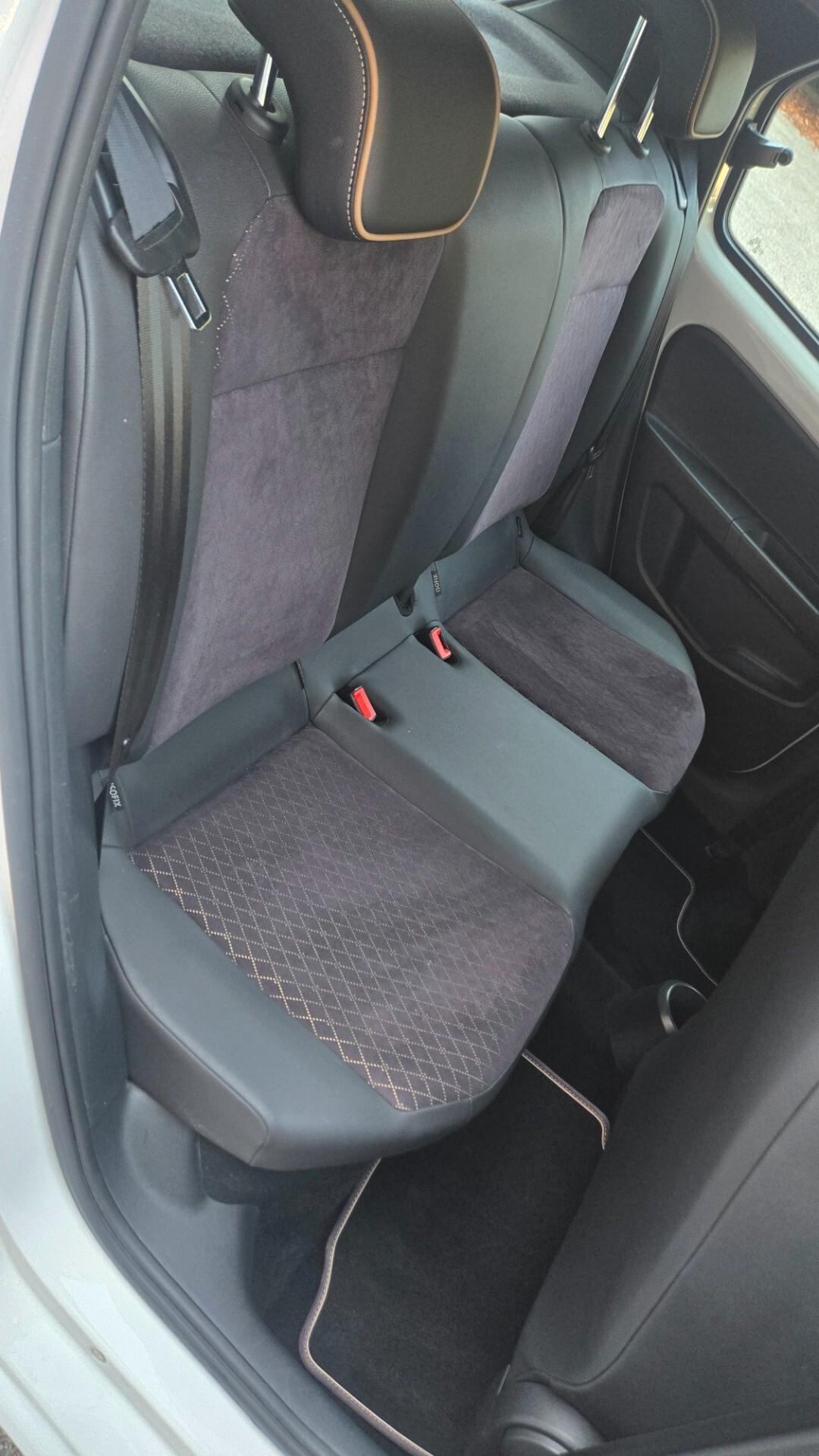Seat Mii 1.0 68 CV 5 porte by Cosmopolitan Ecofuel Bi-Color