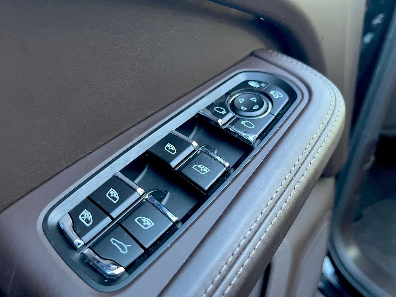 Porsche Macan iva inclusa pelle cocoa cerchio 21 scarichi