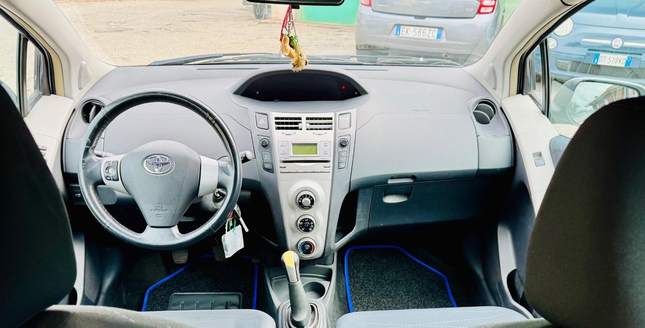 Toyota Yaris 1.0 3 porte Sol 100 mila km OK NEOPATENTATI