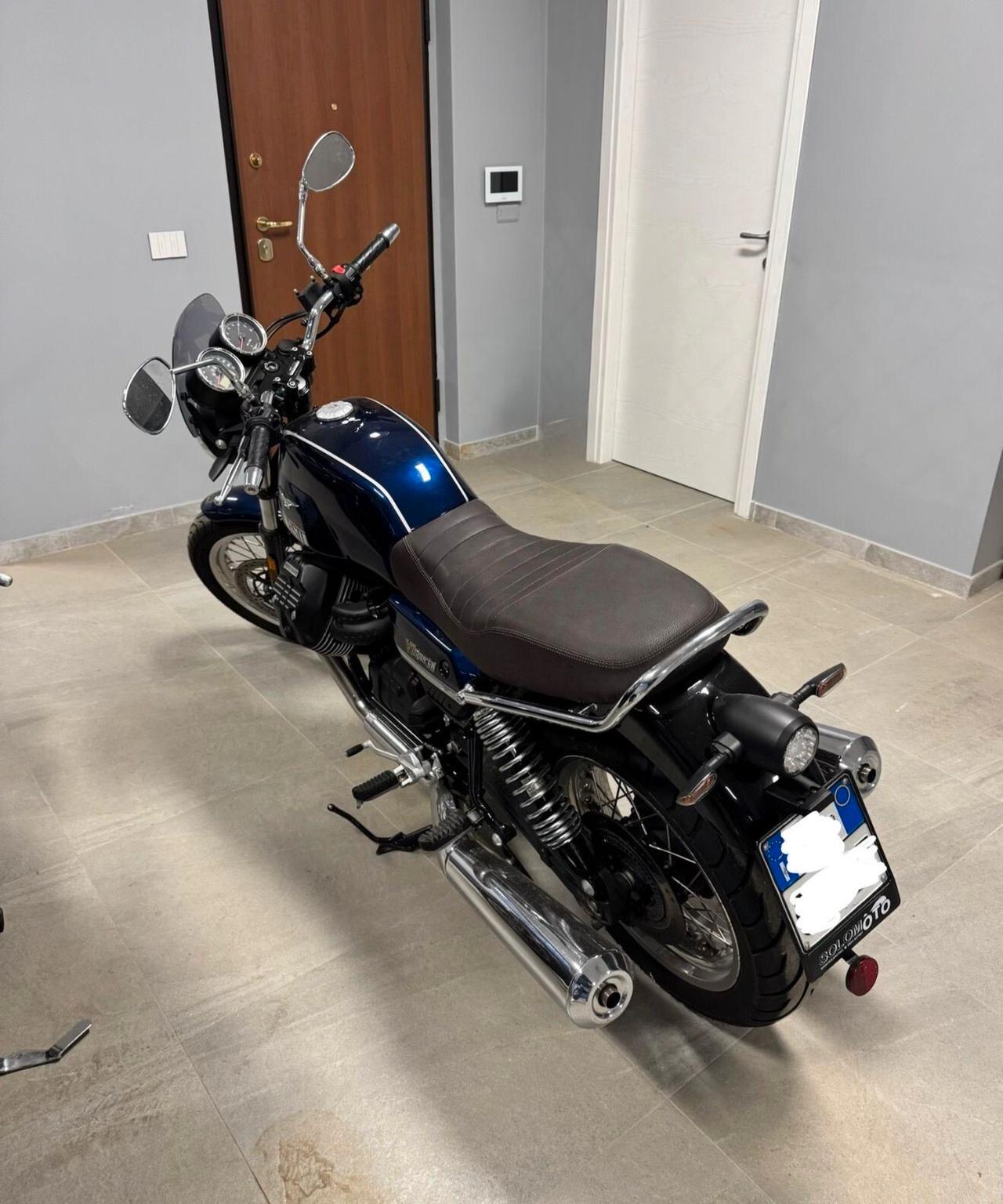 Moto Guzzi V85 V7850 SPECIAL versione speciale 100° anniversario