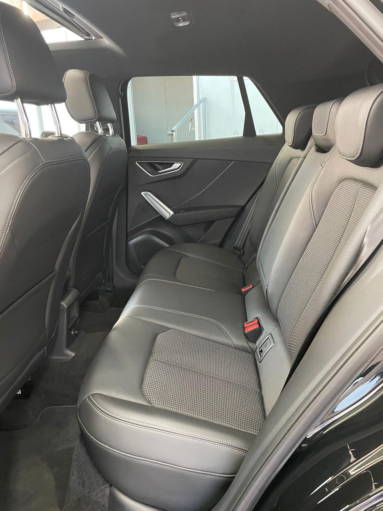 Audi Q2 35 TDI quattro S tronic Identity Black