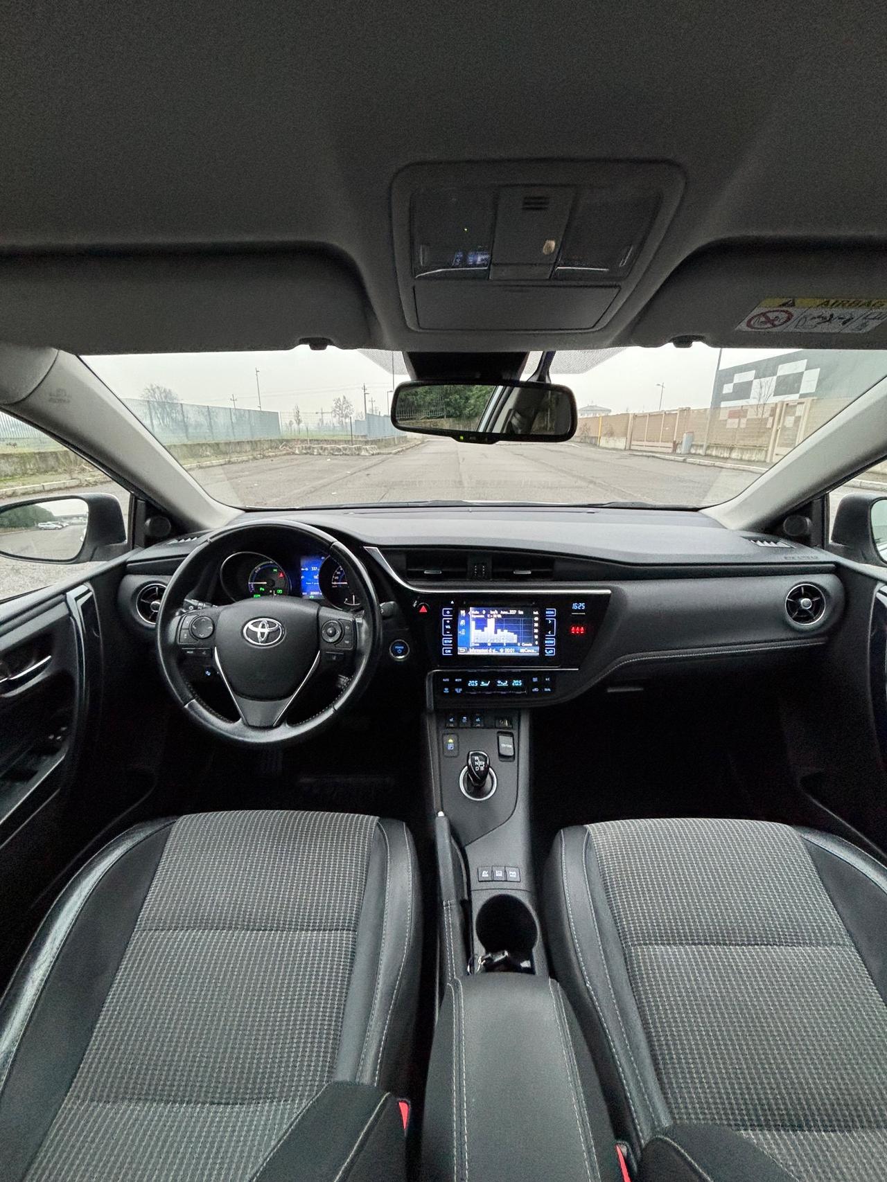 Toyota Auris Touring Sports 1.8 Hybrid Lounge