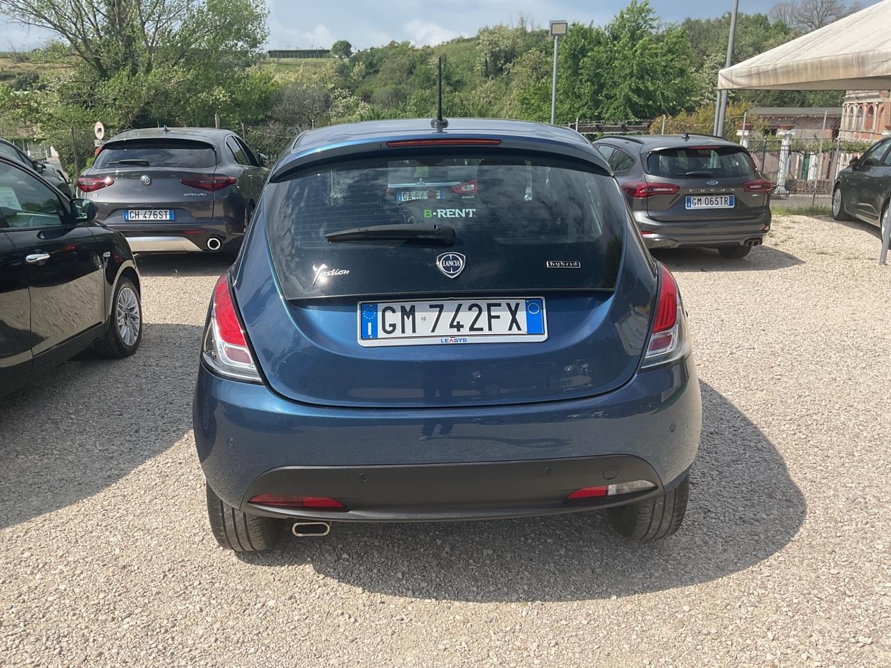 Lancia Ypsilon 1.0 FireFly 5 porte S&S Hybrid Ecochic Silver