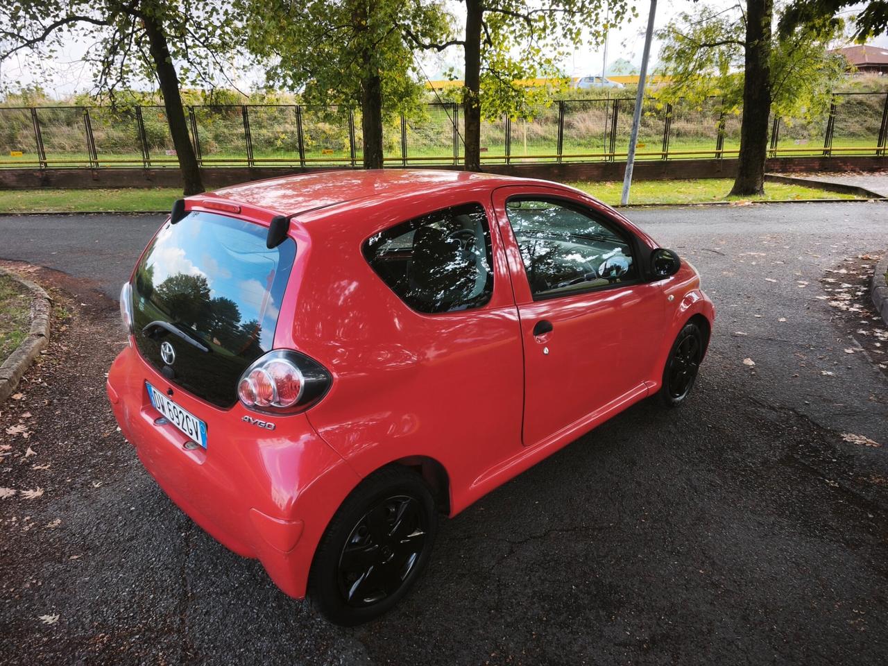 Toyota Aygo 1.0 12V VVT-i 3 porte Sol Connect Red Edition