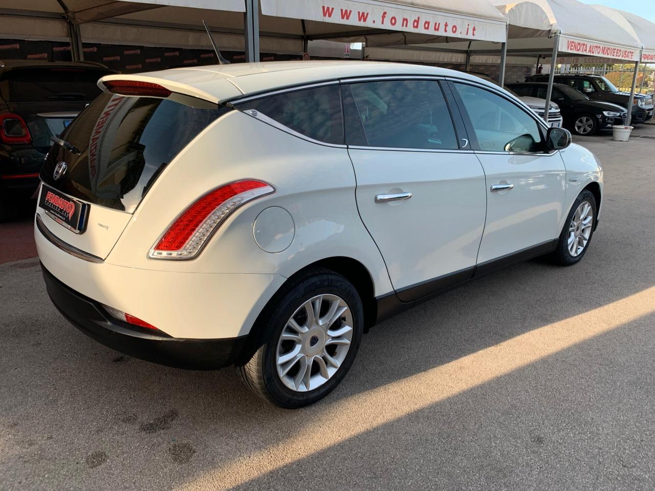 Lancia Delta 1.6 MJT DPF 105 CV Silver