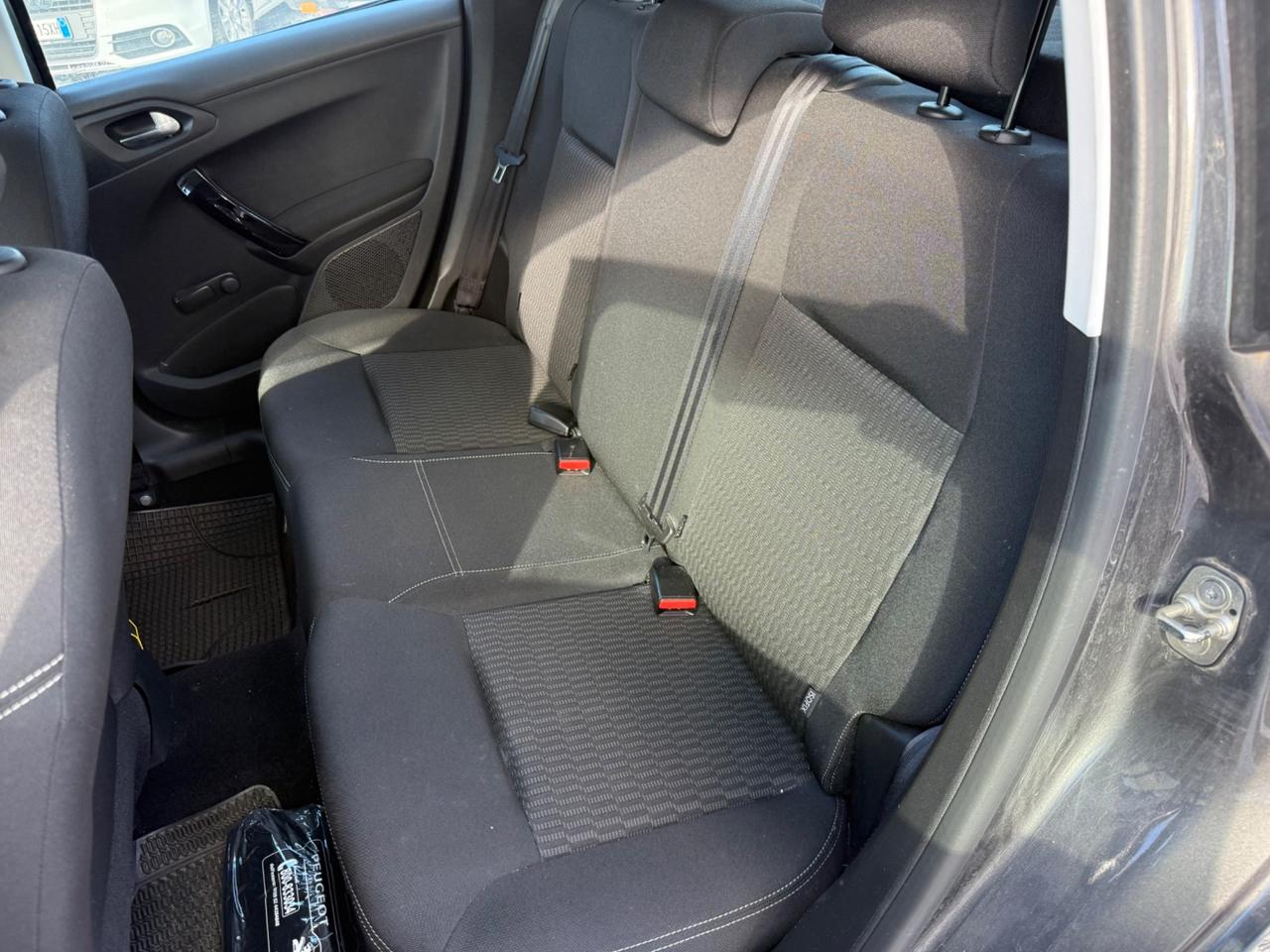 Peugeot 208 PureTech 82 5 porte Allure