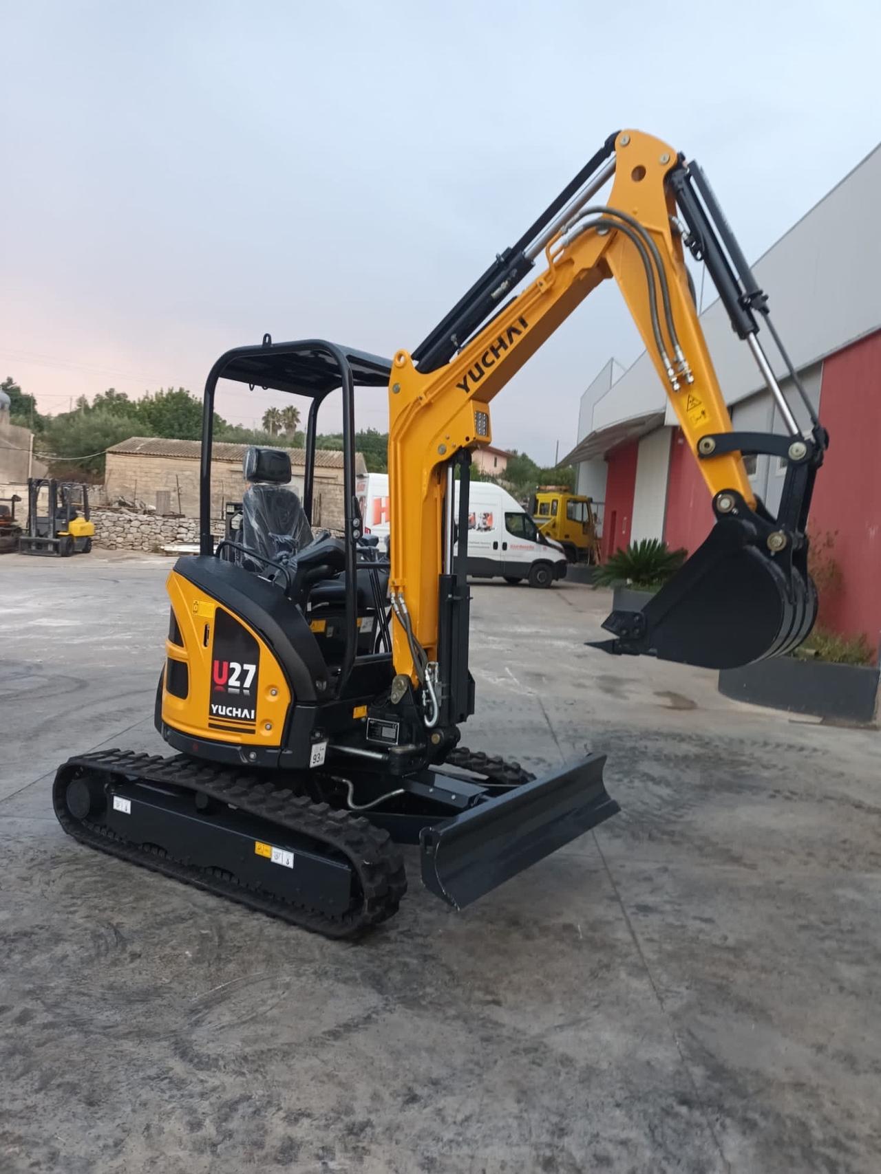 Miniescavatore Yuchai U 27 Nuovo