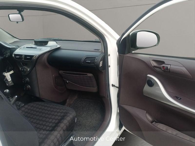 Toyota iQ 1000 SOL