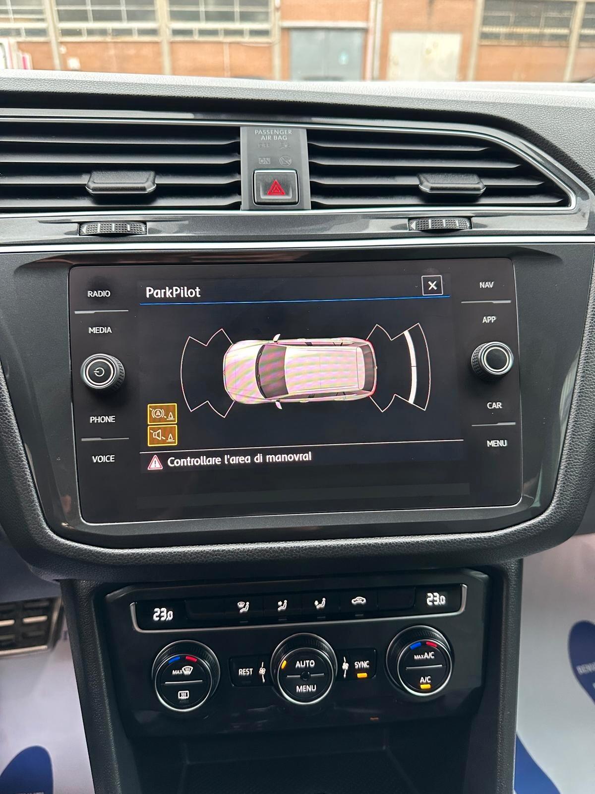 Volkswagen Tiguan 2.0 TDI SCR DSG 4MOTION R-LINE PACK TETTO PANORAMICO ED APRIBILE