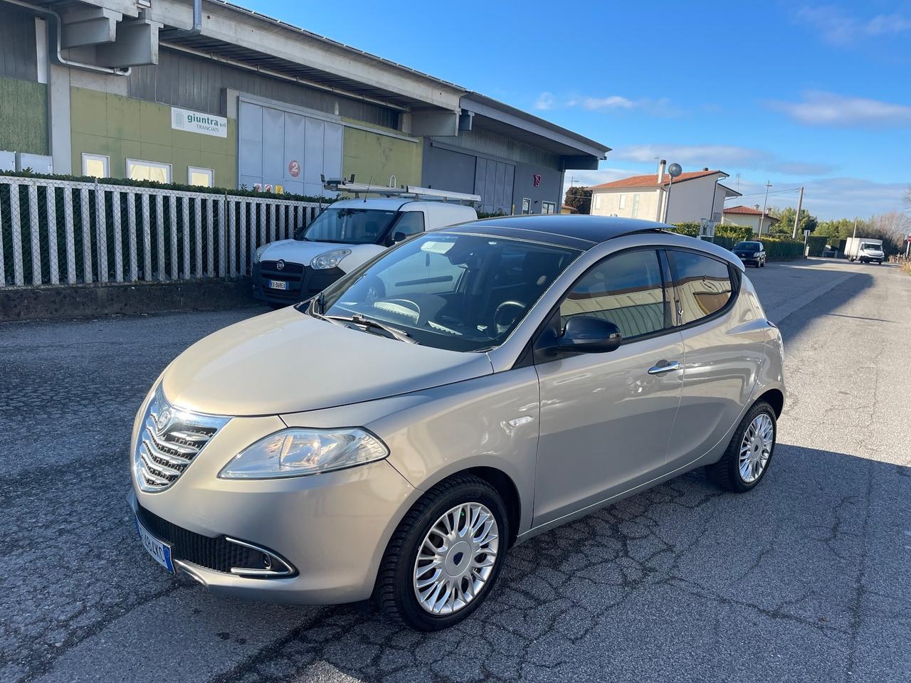 Lancia Ypsilon 1.3 MJT NEOPATENTATI