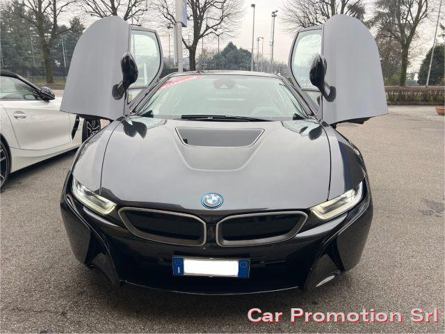 BMW i8 ibrida benzina /elettrica accessoriatissima