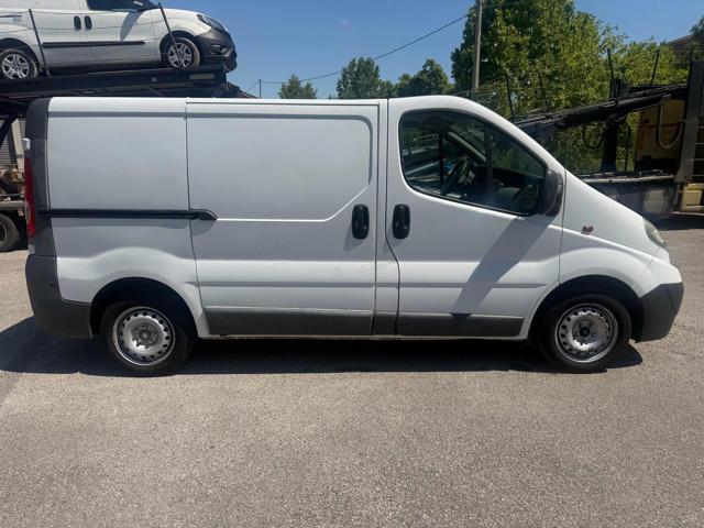 OPEL Vivaro 27 2.0 CDTI 120CV PC-TN Furgone Vetrato Bellissima
