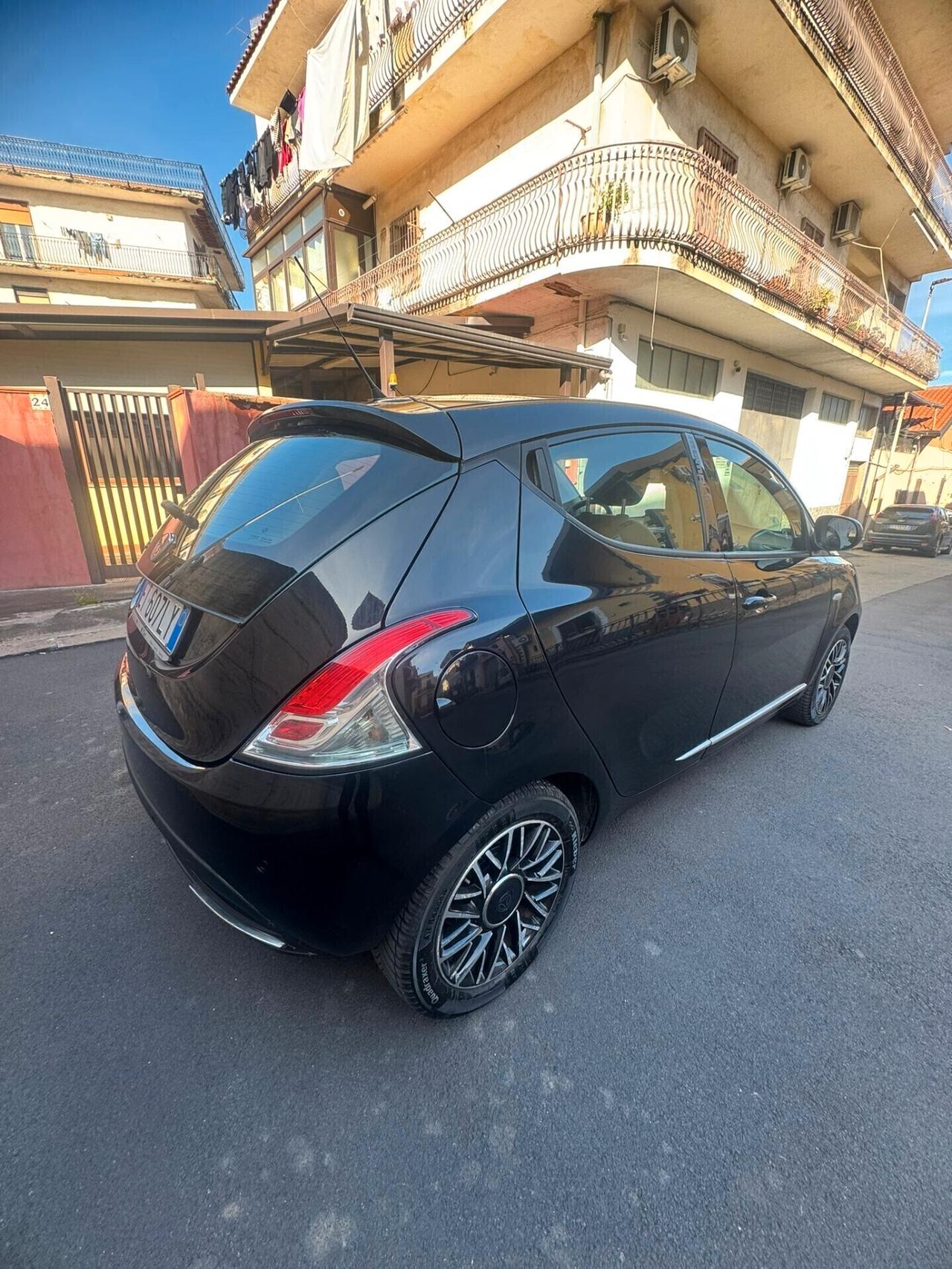 Lancia Ypsilon 1.3 MJT 16V 95 CV 5 porte S&S S Momodesign