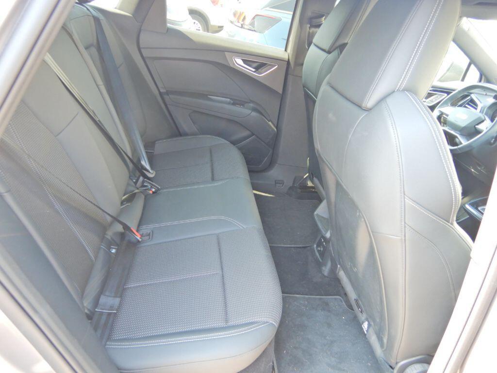 Audi Q4 45 e-tron S line Matrix ACC