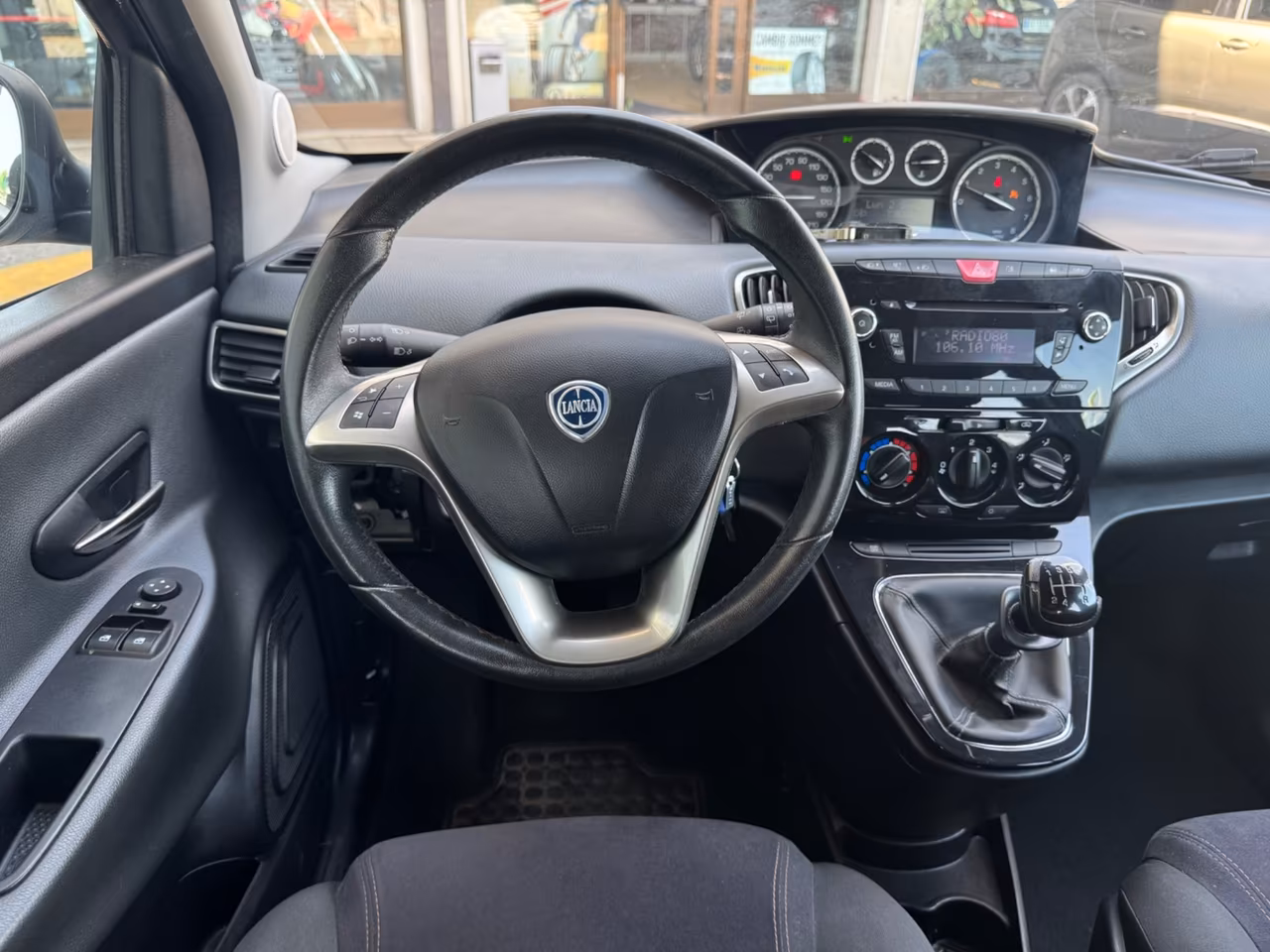 Lancia Ypsilon 1.2 69 CV Silver