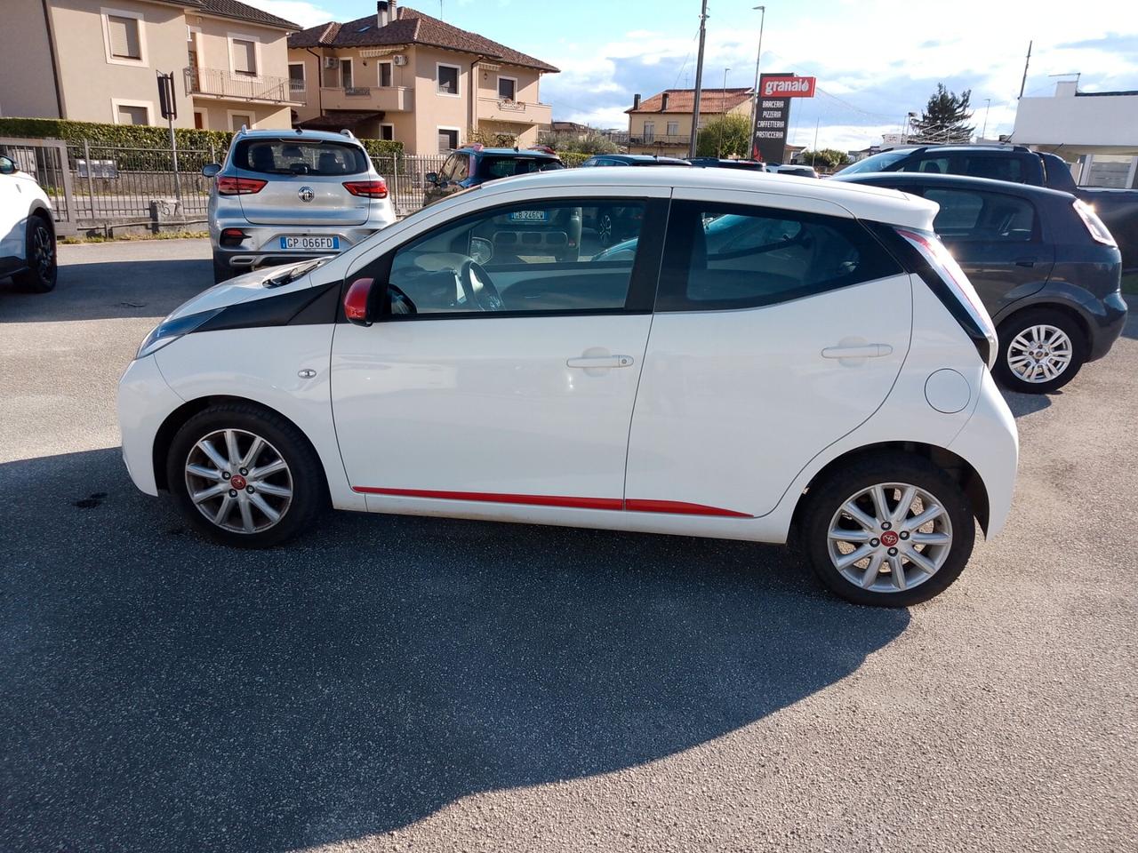 Toyota Aygo 1.0 VVT-i 69 CV 5 porte x-play