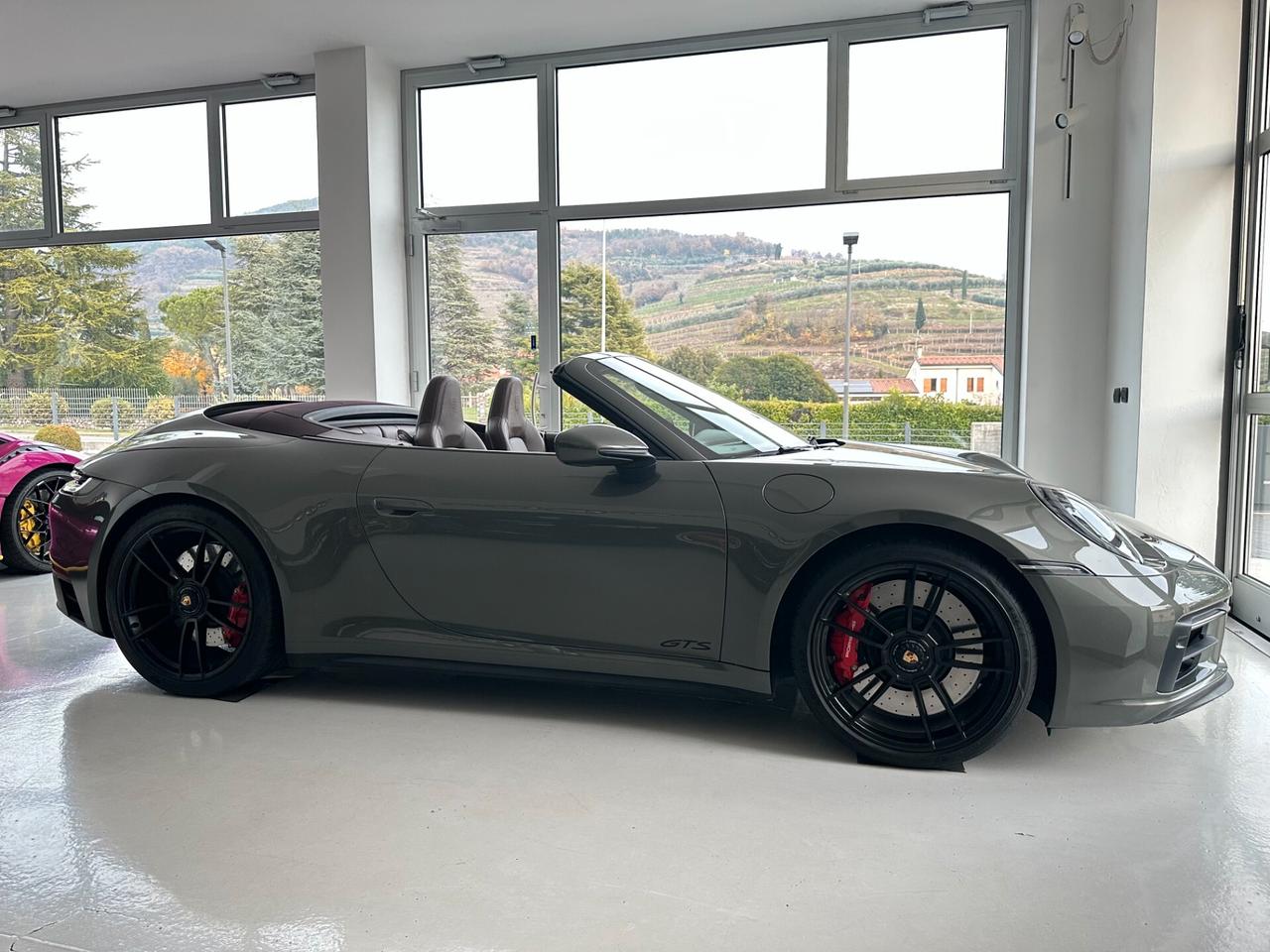 Porsche 911 Carrera 4 GTS Cabriolet