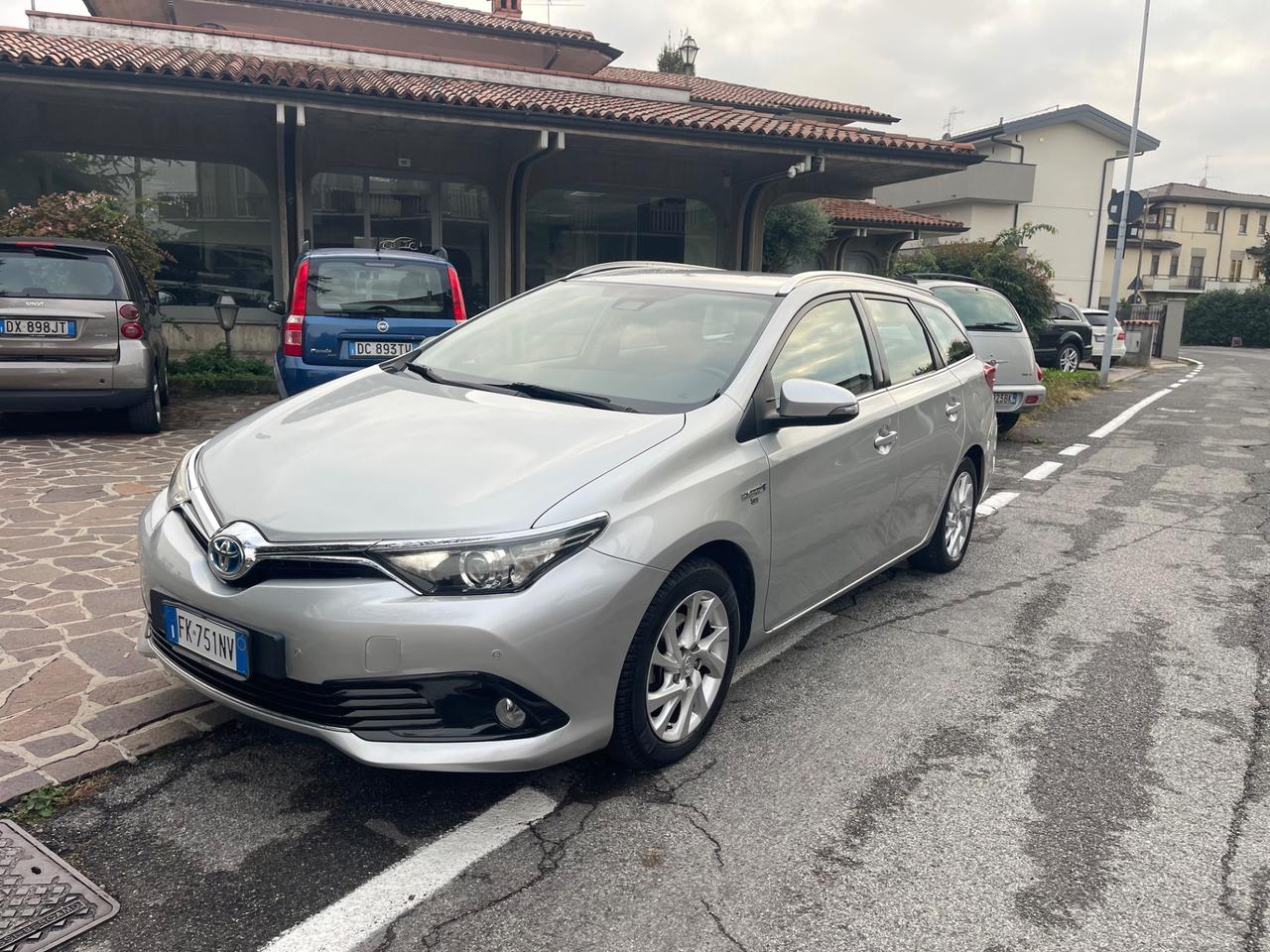 Toyota Auris Touring Sports 1.8 Hybrid Lounge