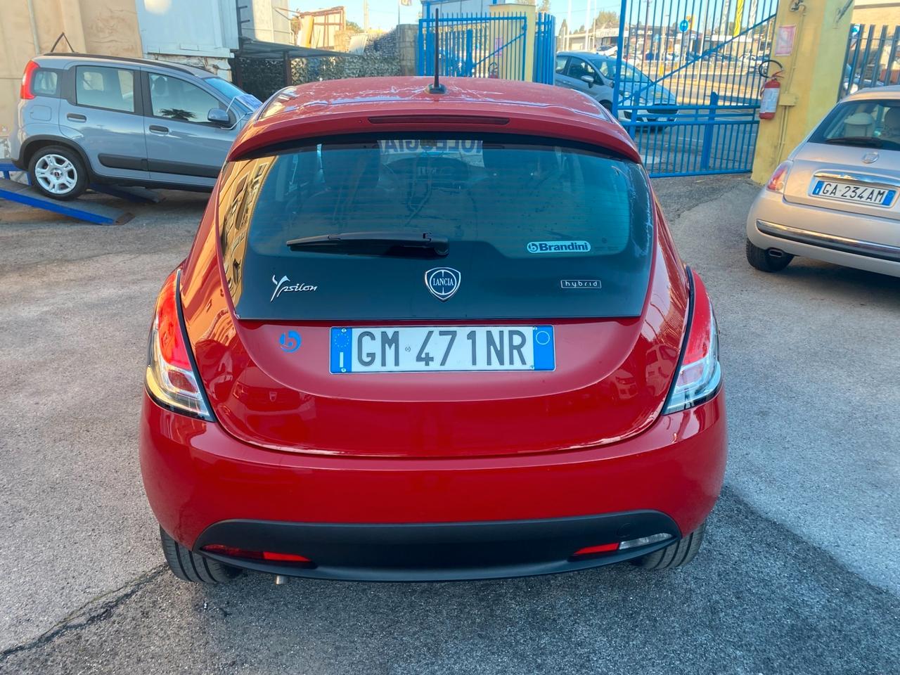 Lancia Ypsilon 1.0 FireFly 5 porte noleggiami euro 40 al giorno 750 un mese!!!