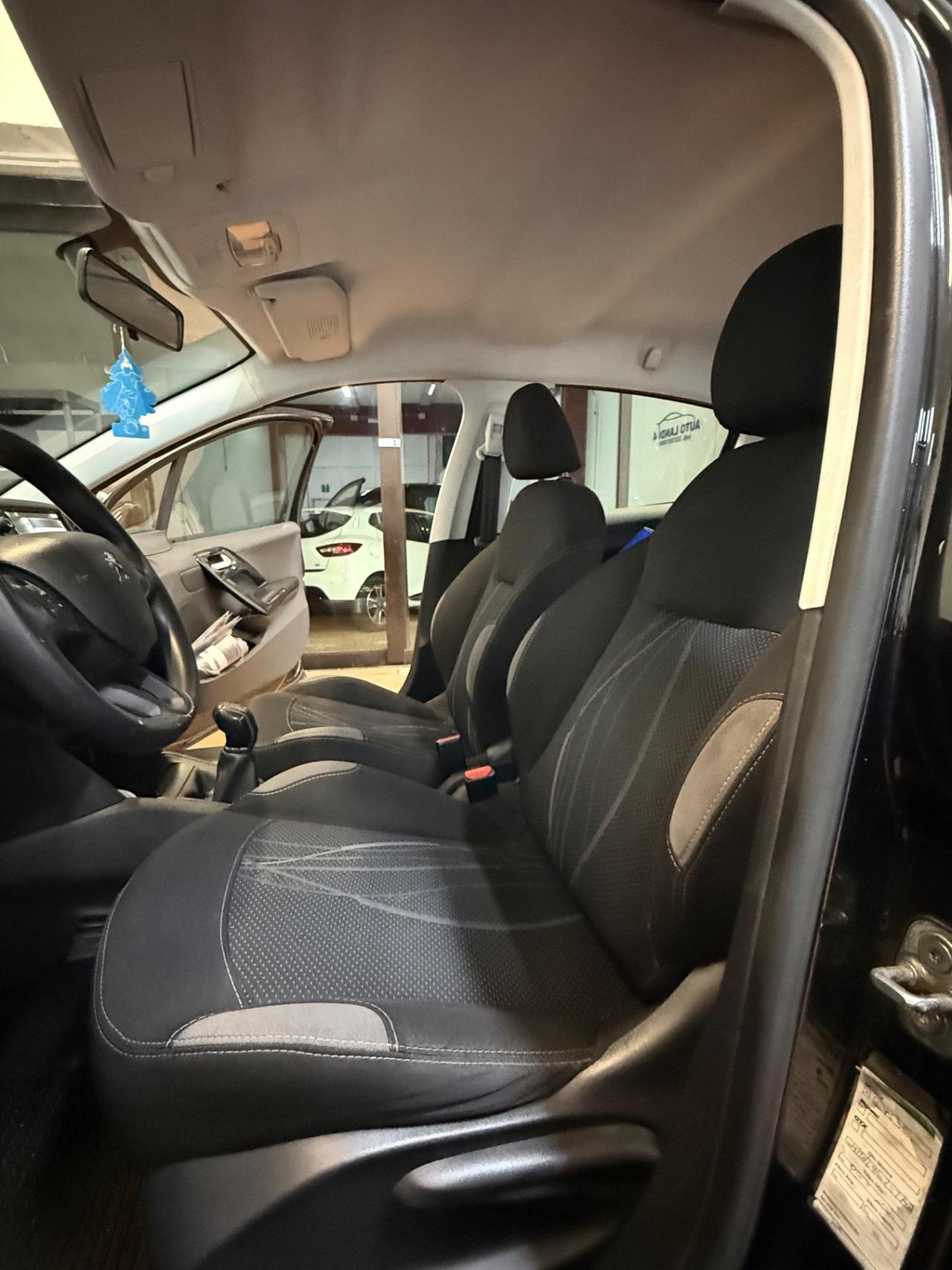 Peugeot 208 1.4 HDi 68 CV 5 porte Access