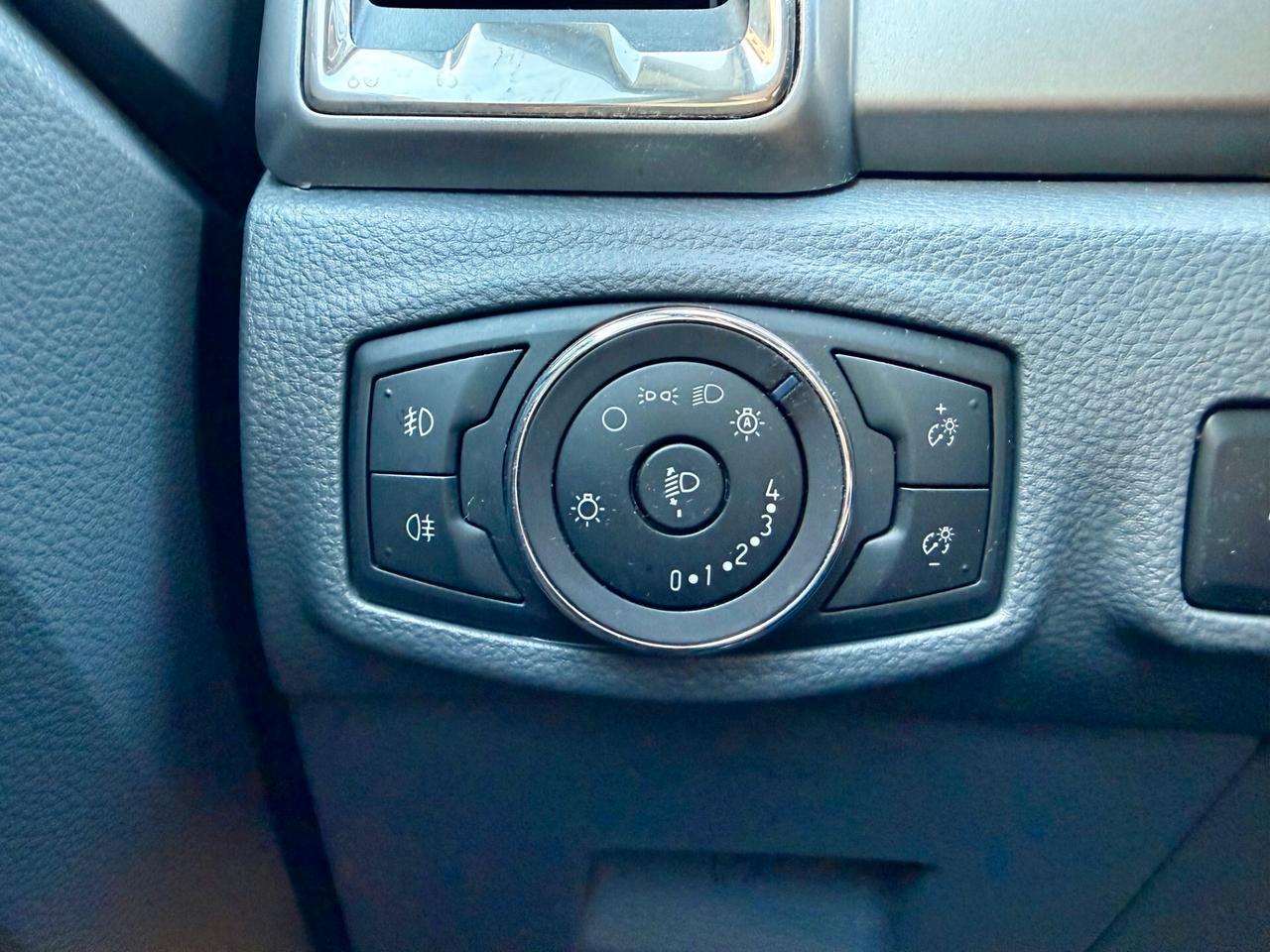 Ford Ranger 3.2 tdci double cab Limited 200cv auto con Cassone