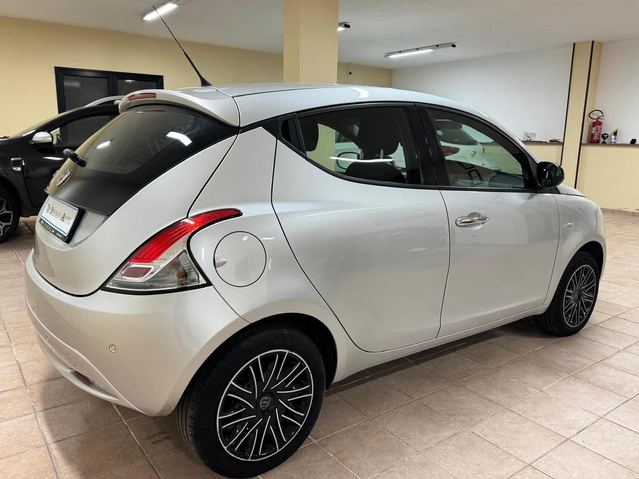 Ypsilon 1.2 69 CV 5 porte S&S Gold AZIENDALE