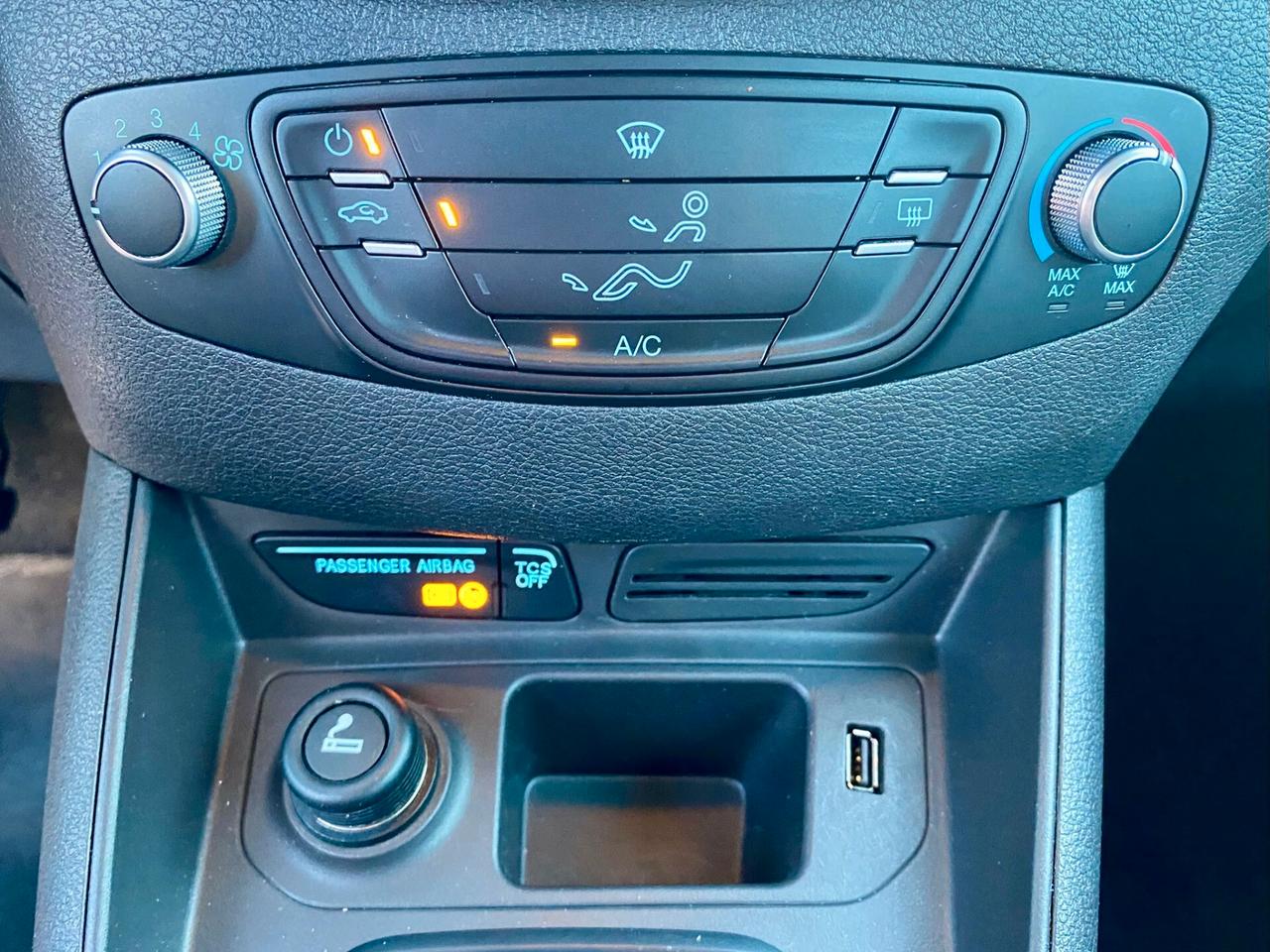 Ford Tourneo Courier 1.0 EcoBoost 100 CV S&S Plus