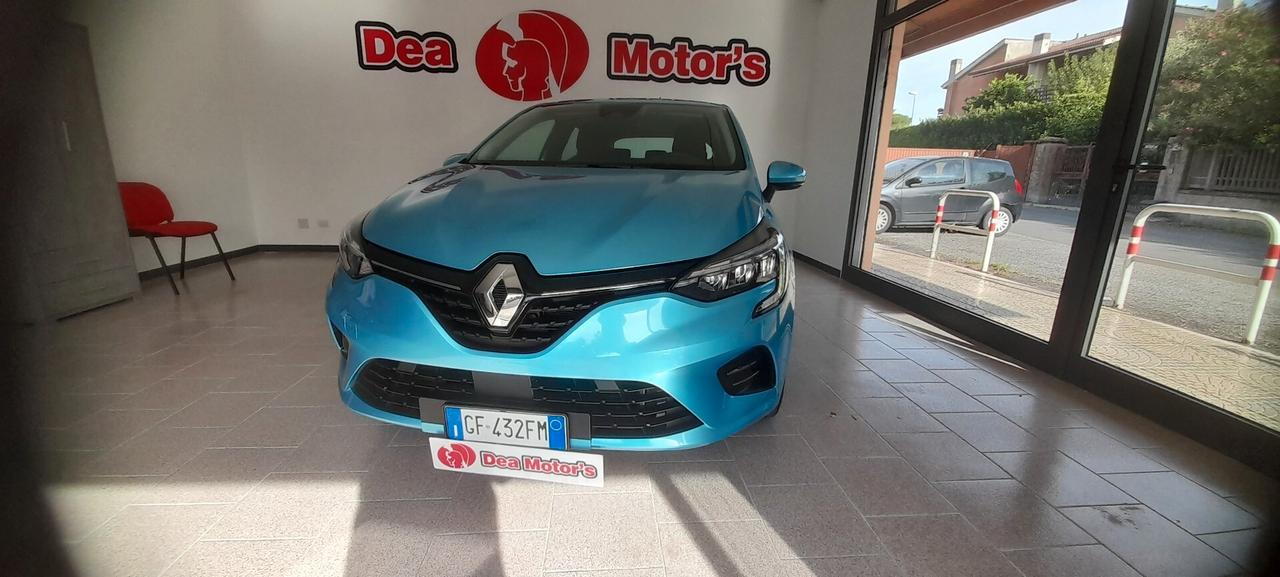 Clio full Hibrid automatico noleggio