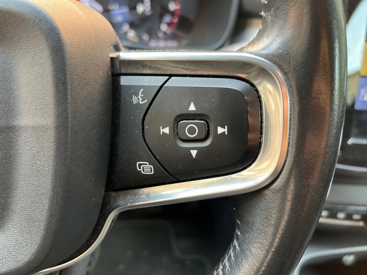 Volvo XC40 Business Plus D3 #12032