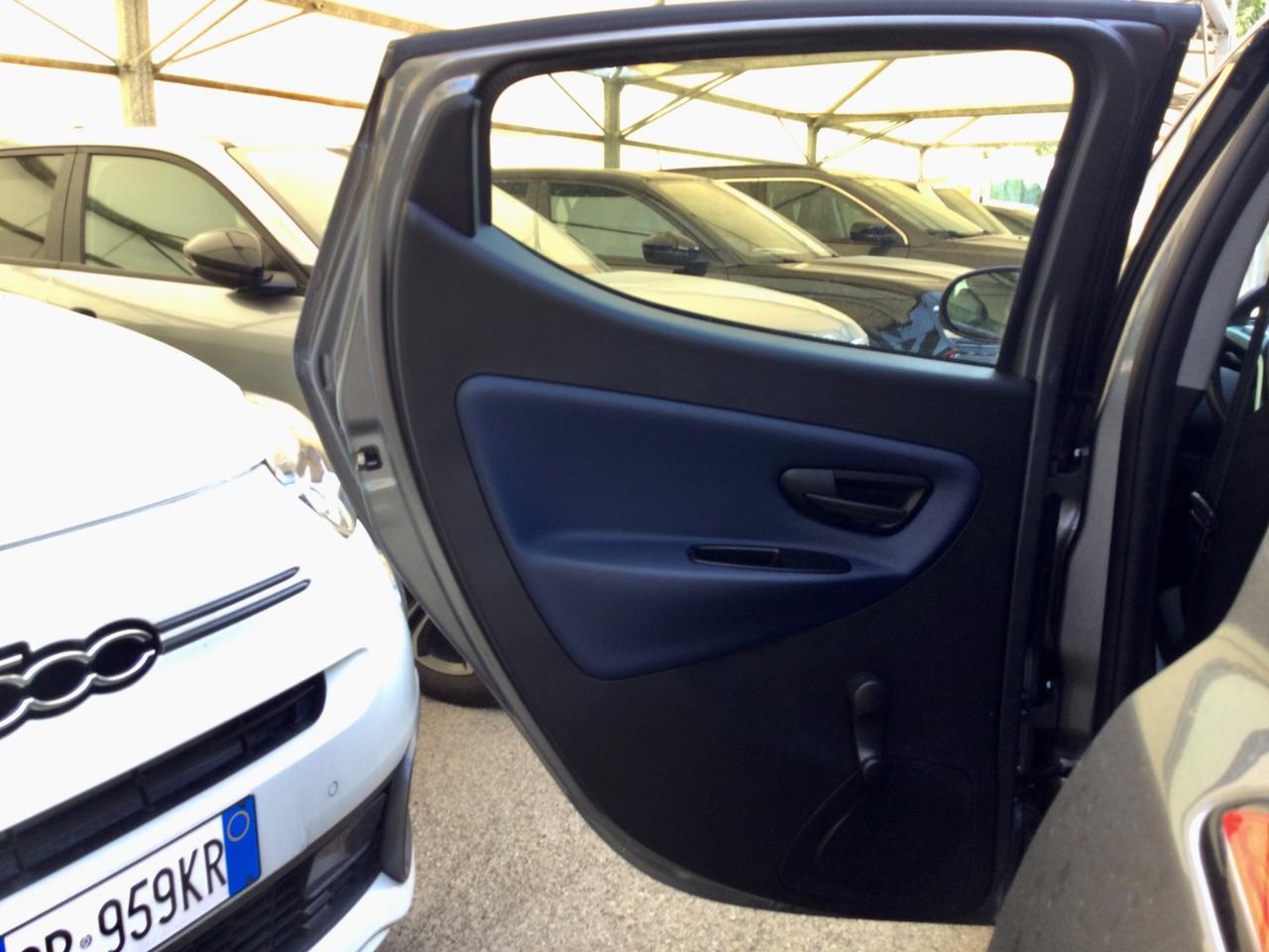 Lancia Ypsilon 1.0 FireFly 5 porte S&S Hybrid Platino