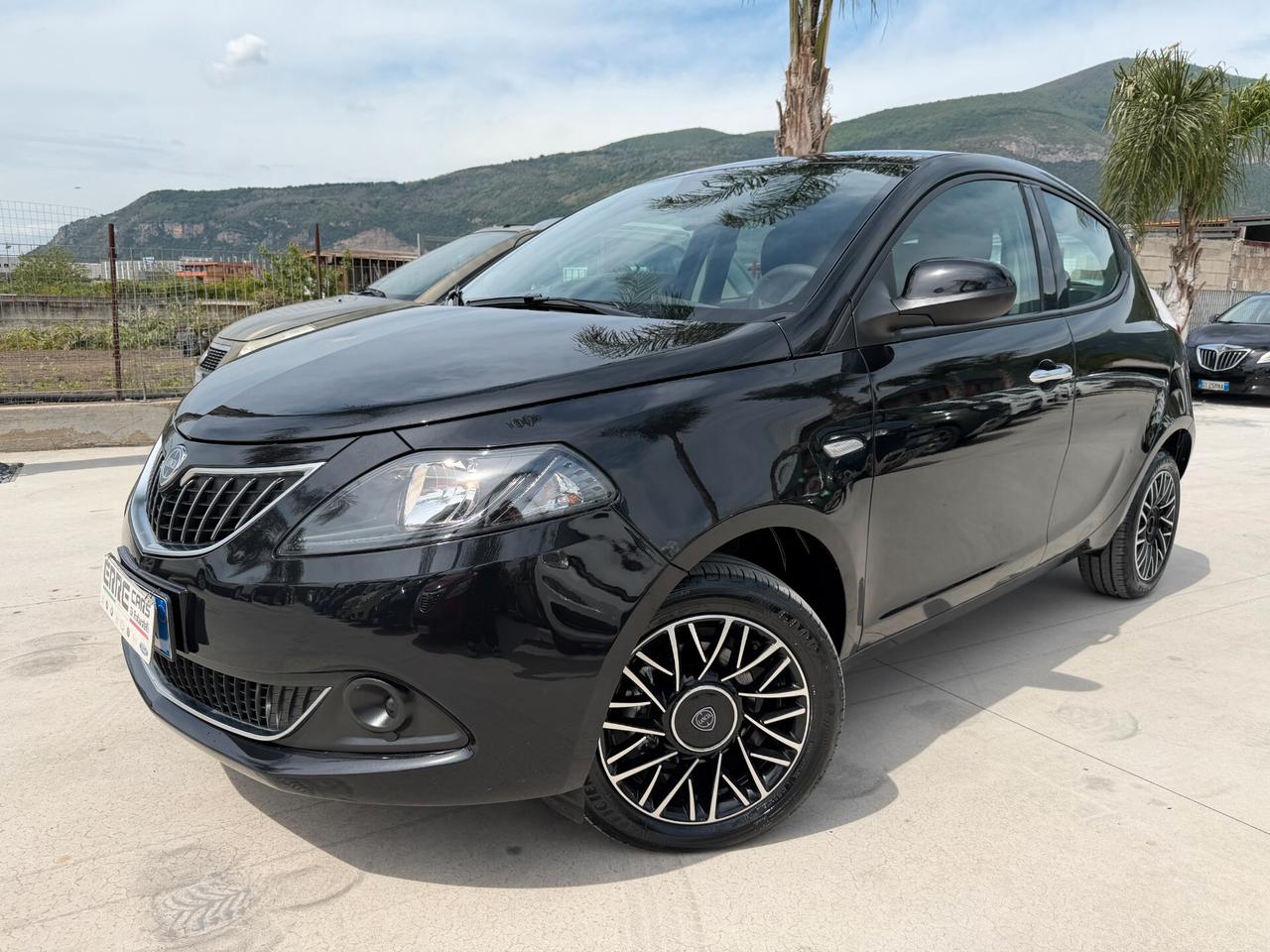 LANCIA YPSILON ANNO 2024 1.0 HYBRID 70 CV * KM 0