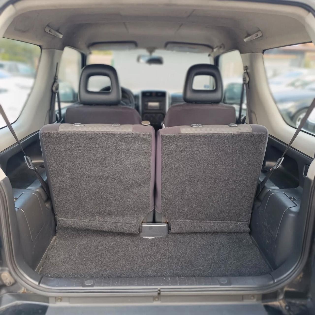 Suzuki Jimny 1.5 DDiS INTROVABILE PARI CARATTERISTICHE