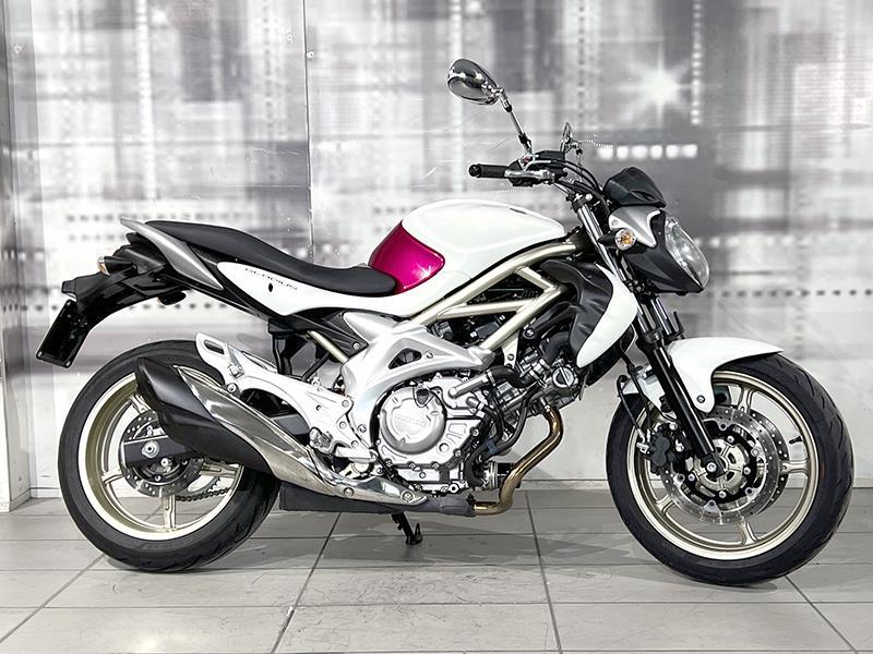 Suzuki Gladius sfv 650
