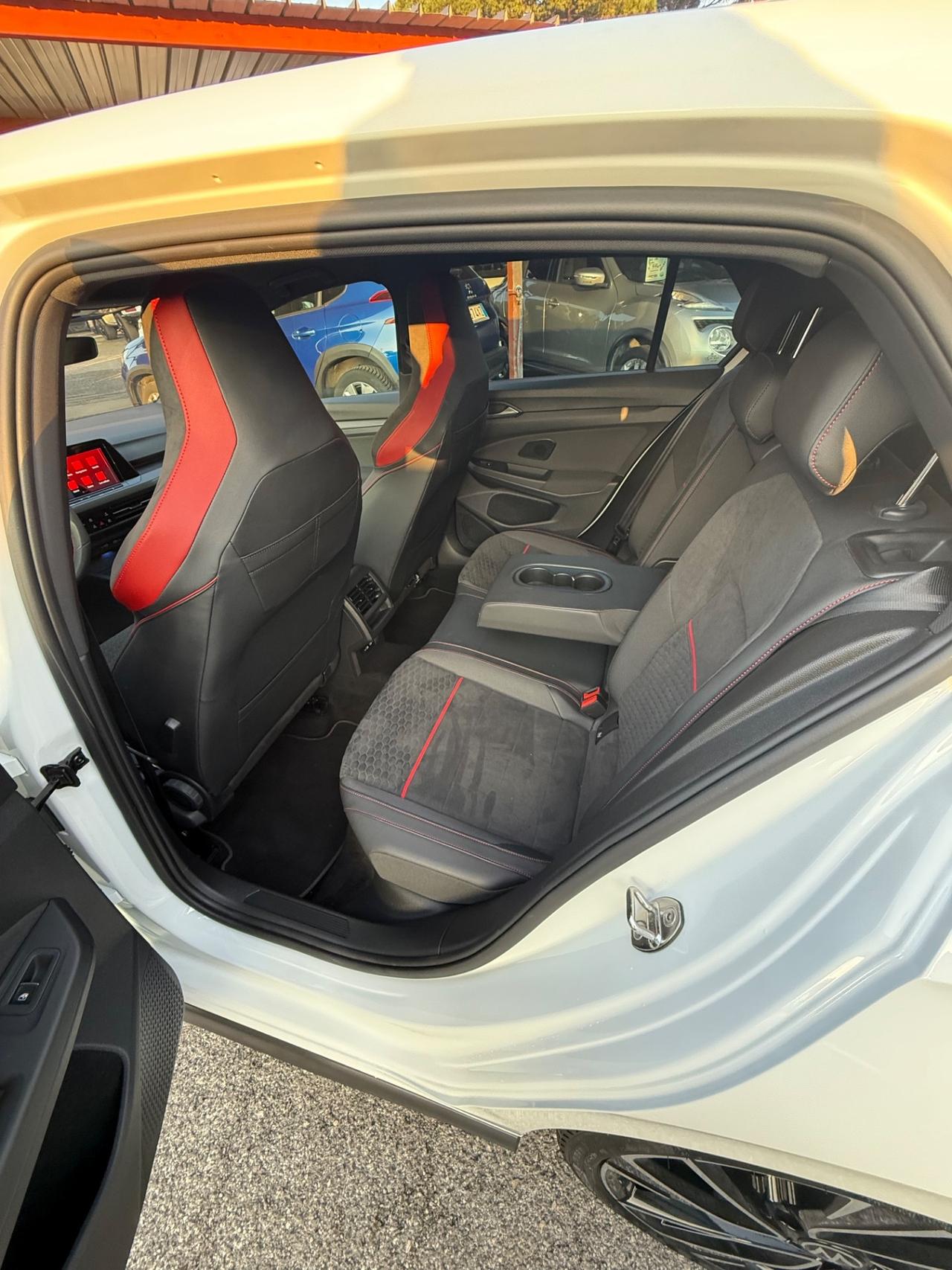 Golf GTI 2.0 300 cv-club sport -unipro-rate