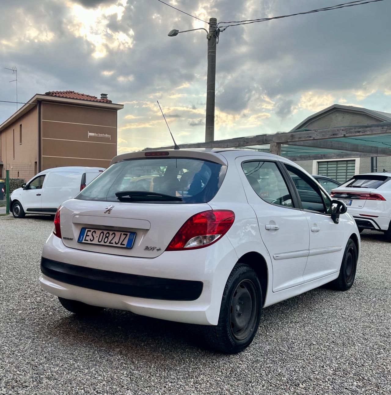 Peugeot 207 Plus 1.4 gpl con 65.000km!