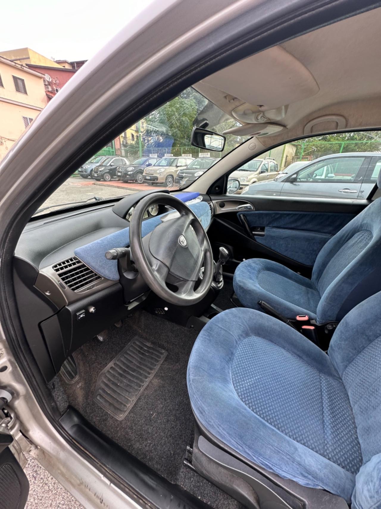 Lancia Ypsilon 1.2 Oro