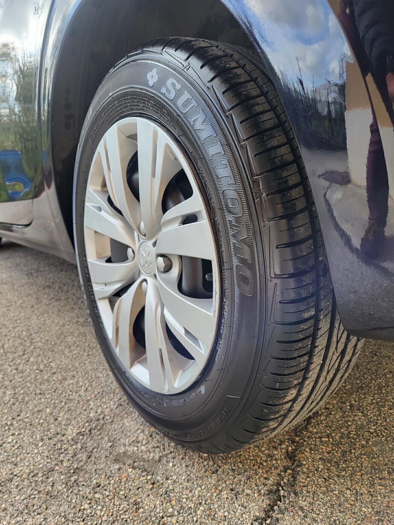 PEUGEOT 208 1,4 HDI-UNICA PROPRIETAR-4 REVISIONI