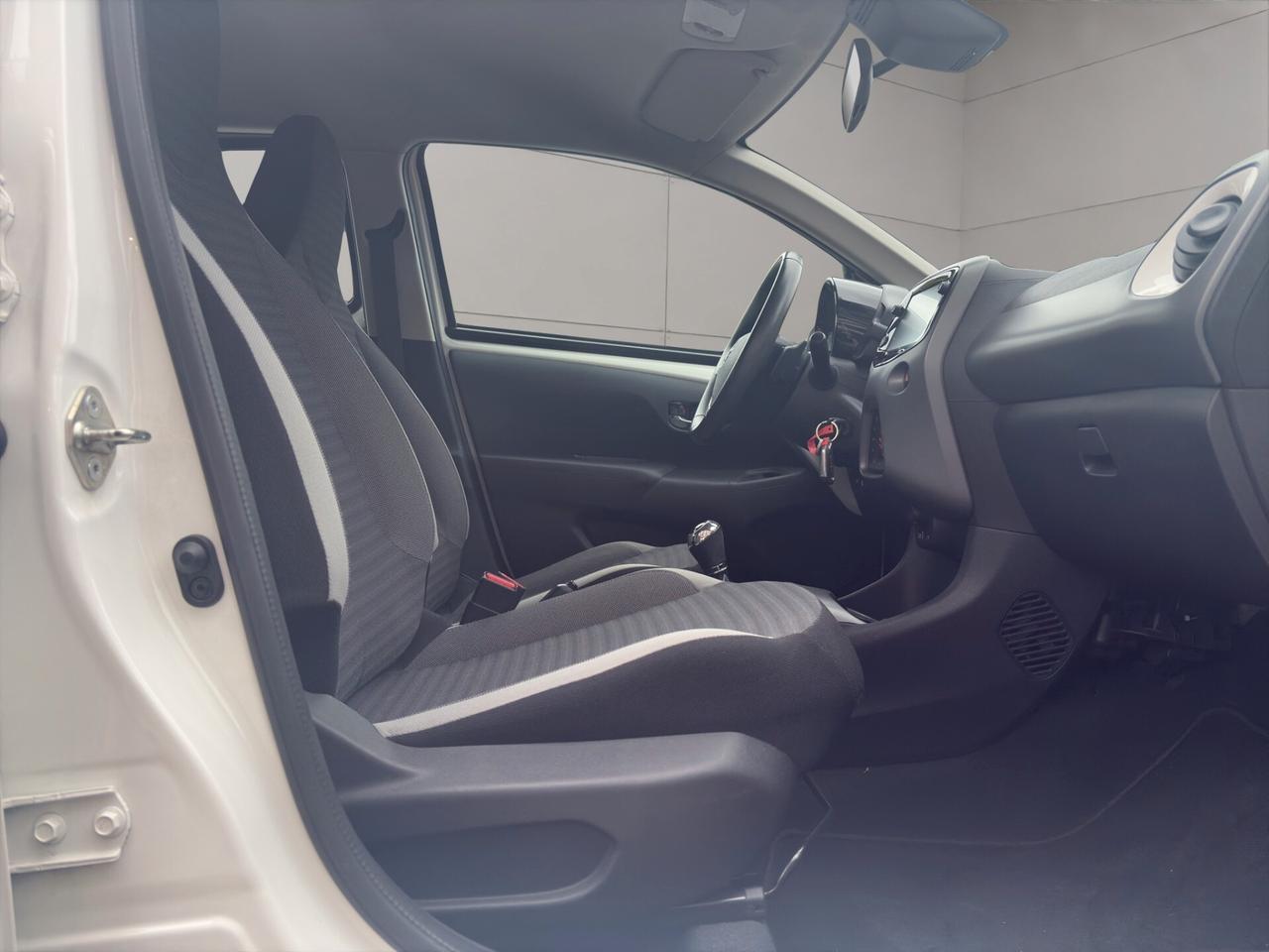 Toyota Aygo Connect 1.0 VVT-i 72 CV 5 porte x-play MMT