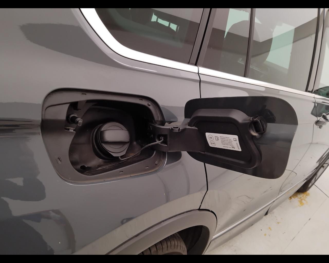 VOLKSWAGEN Tiguan II 2021 - Tiguan 2.0 tsi R-Line 4motion 190cv dsg