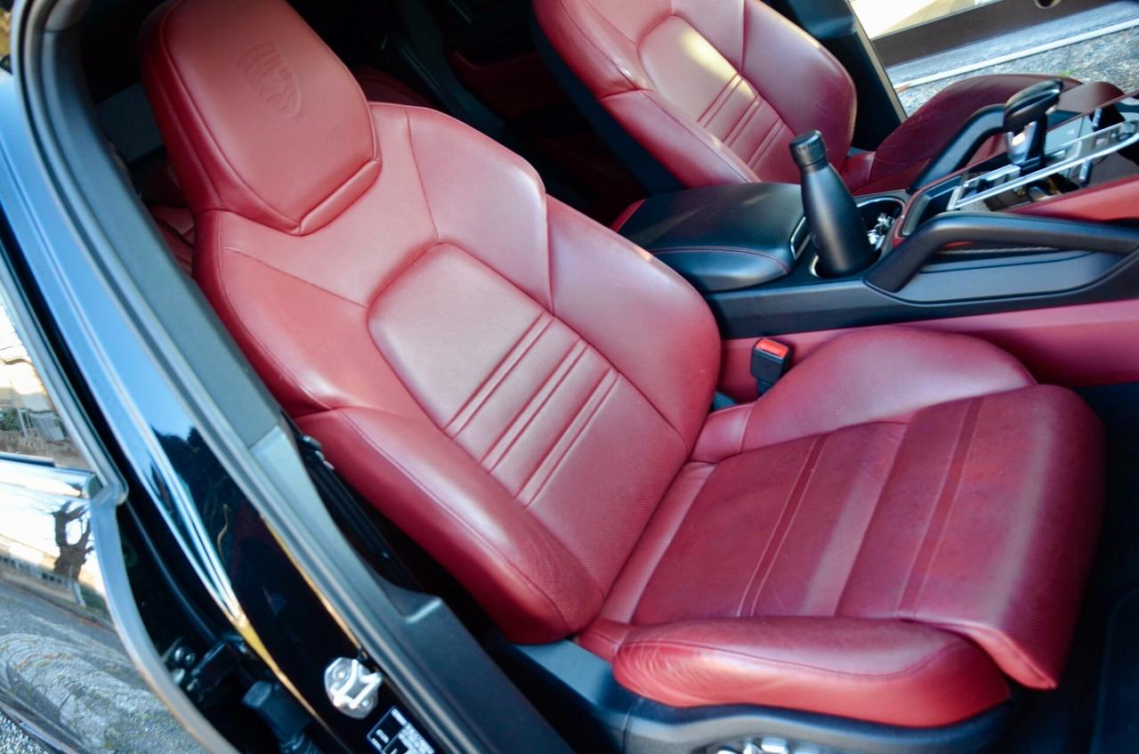 PORSCHE CAYENNE COUPE 3.0 PLUG-IN E-HYBRID 462cv TIPTRONIC, UFF ITALIANA, TETTO, BOSE, SPORT CHRONO, MATRIX, SCARICO, SOSPENSIONI PNEUMATICHE, ROSSO CARTIER, 21", PERMUTE