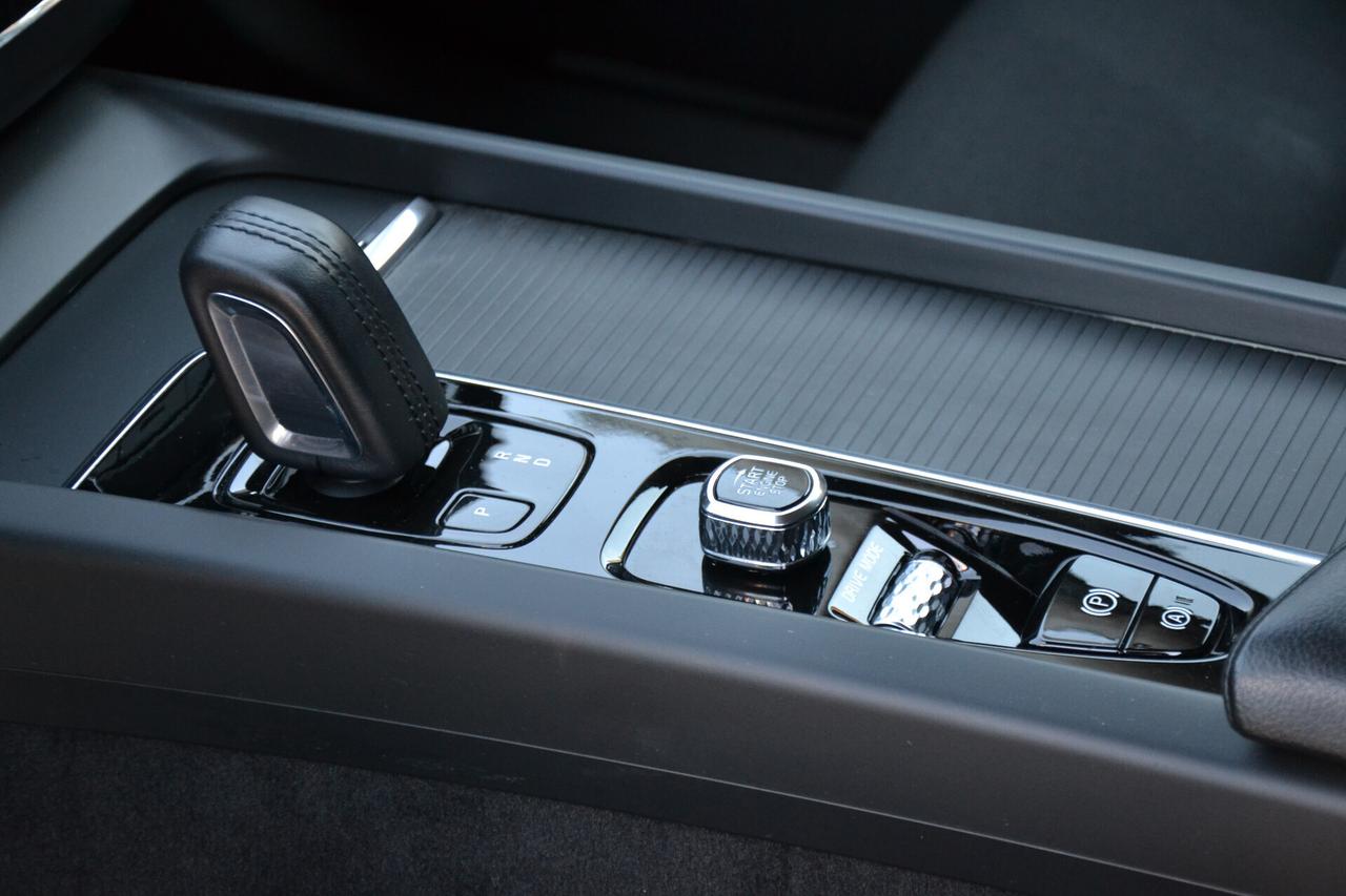Volvo XC 60 2.0D B4 197CV AWD MHEV PREZZO SENZA VINCOLI UNIPRO' ITALIANA GARANZIA 12M FATTURABILE AUTOMATICA
