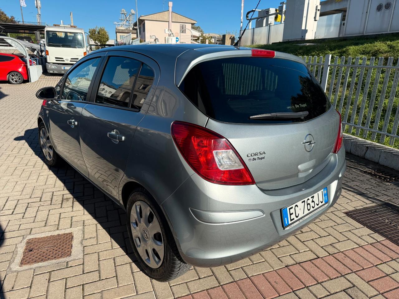 Opel Corsa 1.2 5 porte Club