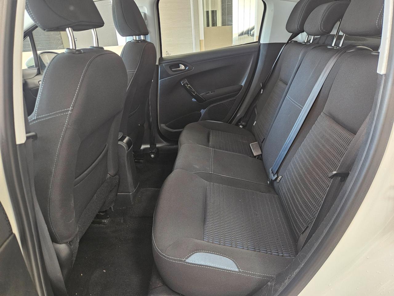 Peugeot 208 1.4 HDi 68 CV 5 porte Allure