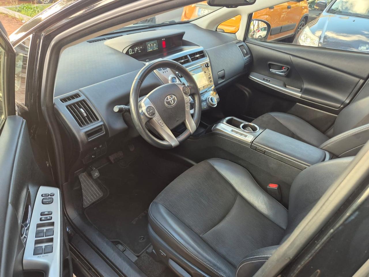 Toyota Prius + 1.8 Style