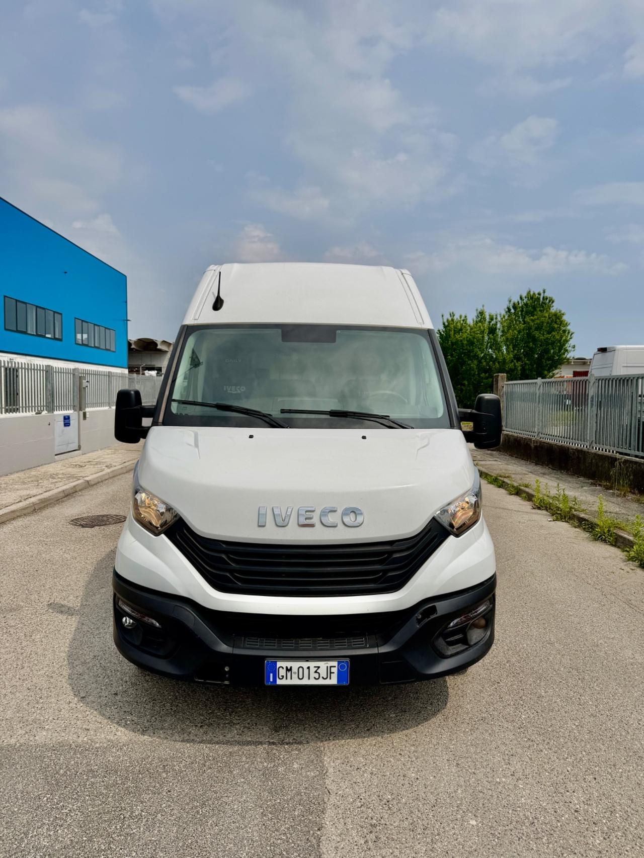 Iveco Daily- 2023 Cambio Automatico