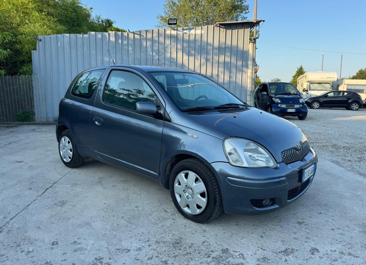 Toyota Yaris 1.3i 16V cat 3 porte Sol