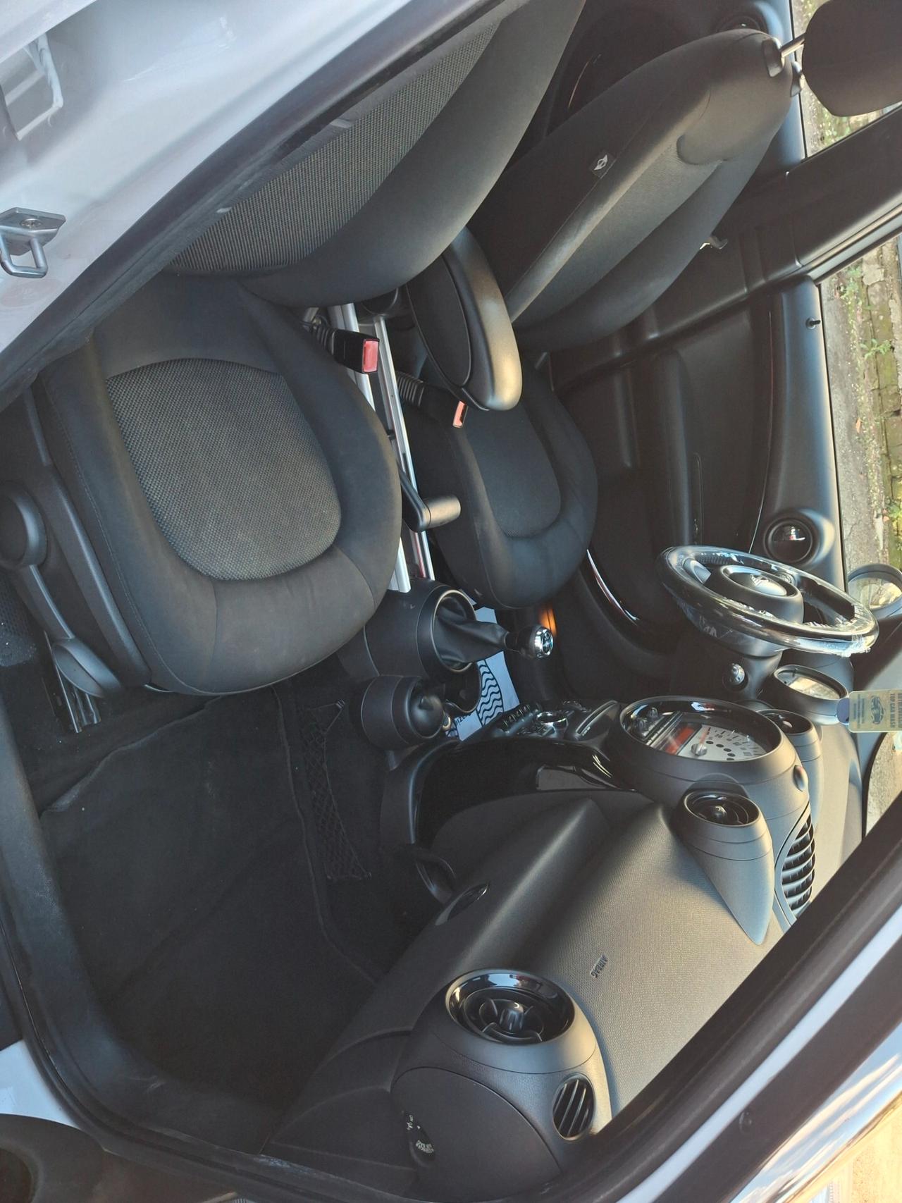 Mini Cooper D Countryman 1.6 adatto neopatentati