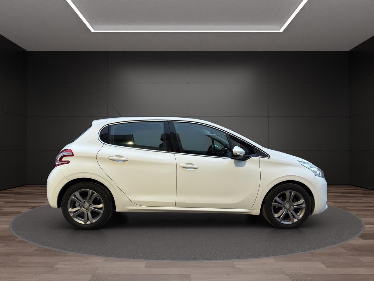 Peugeot 208 1.4 HDi 68 CV 5 porte Allure