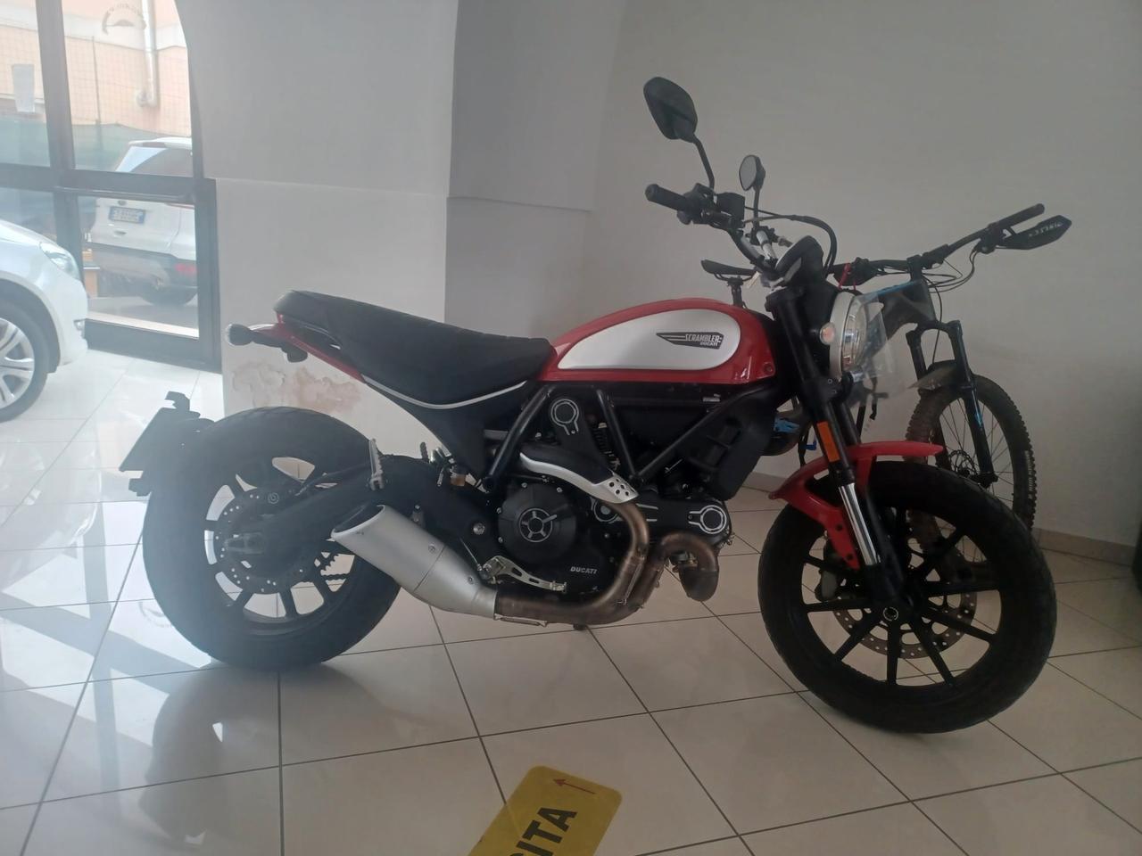 Ducati scrambler 800